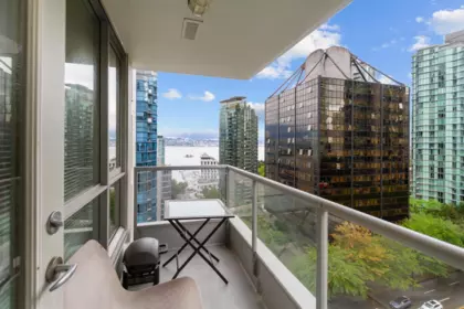 Powder Room Photo of 1401 1420 W Georgia Street, Vancouver, BC