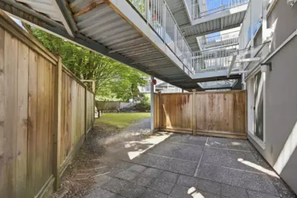 Front Yard Photo of 108 2020 W 8th Avenue, Vancouver, BC