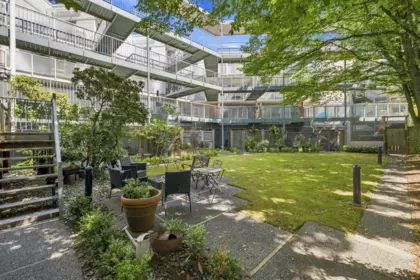 Garden / Landscaping Photo of 108 2020 W 8th Avenue, Vancouver, BC