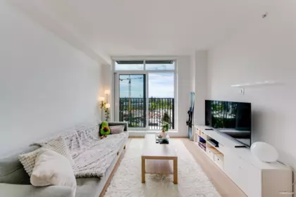 1001 8750 University Crescent, Burnaby, BC, Burnaby — Apartment/Condo for sale
