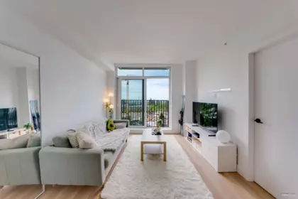 1001 8750 University Crescent, Burnaby, BC, Burnaby — Apartment/Condo for sale
