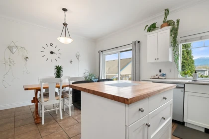 Breakfast Nook Photo of 28 6498 Southdowne Place, Chilliwack, BC