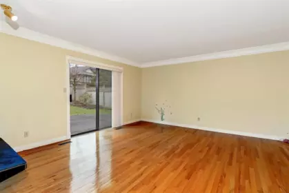 Breakfast Nook Photo of 10446 Fraserglen Drive, Surrey, BC