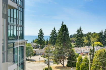 Basement Recreation Room Photo of 504 14824 North Bluff Road, White Rock, BC