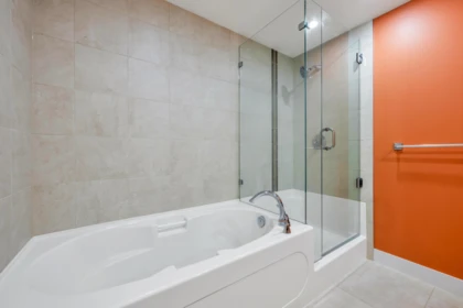 Guest Bathroom Photo of 504 14824 North Bluff Road, White Rock, BC