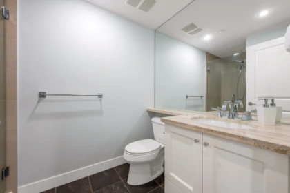 Walk-In Closet Photo of 504 14824 North Bluff Road, White Rock, BC