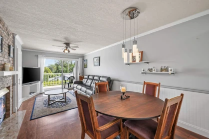 Kitchen Photo of 2 32925 Maclure Road, Abbotsford, BC