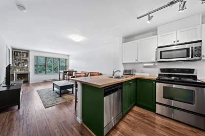 Kitchen Island Photo of 312 315 Knox Street, New Westminster, BC