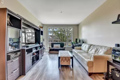 203 4307 Hastings Street, Burnaby, BC, Burnaby — Apartment/Condo for sale