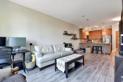 203 4307 Hastings Street, Burnaby, BC, Burnaby — Apartment/Condo for sale