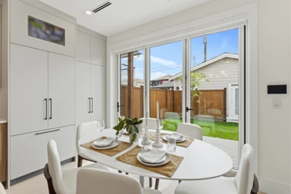 Kitchen Island Photo of 2 2258 Napier Street, Vancouver, BC