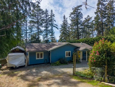2635 Shoal Road, Pender Island, BC, Pender Island — Single Family Residence for sale