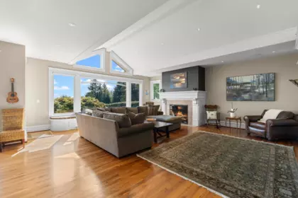 Kitchen Photo of 5168 Redonda Drive, North Vancouver, BC