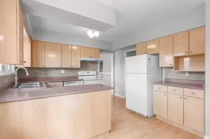 Kitchen Island Photo of 10080 Aintree Crescent, Richmond, BC