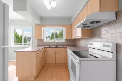 Kitchen Photo of 10080 Aintree Crescent, Richmond, BC