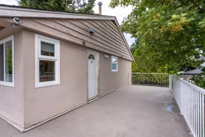 Laundry Room Photo of 10080 Aintree Crescent, Richmond, BC