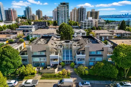 Swimming Pool Photo of 309 125 W 18th Street, North Vancouver, BC