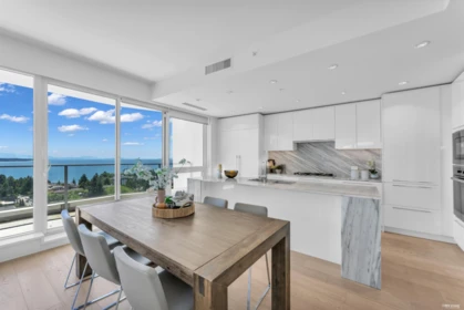 Kitchen Photo of 1106 1500 Martin Street, White Rock, BC