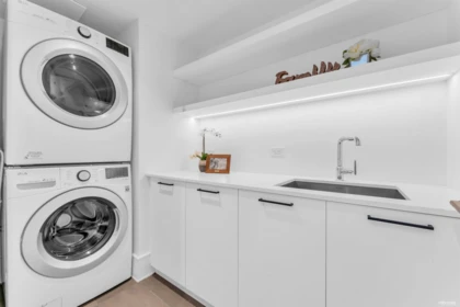 Mudroom Photo of 1106 1500 Martin Street, White Rock, BC