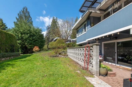 Living Room Photo of 3669 Edgemont Boulevard, North Vancouver, BC