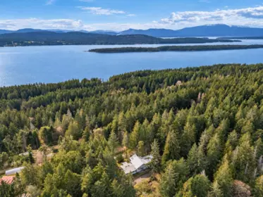 1690 Cottage Way, Galiano Island, BC, Galiano island — Single Family Residence for sale