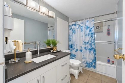 Laundry Room Photo of 580 W 29th Street, North Vancouver, BC