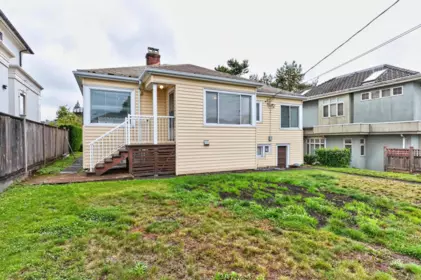 Front Yard Photo of 2345 W 18th Avenue, Vancouver, BC