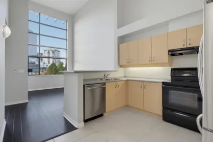 423 10866 City Parkway, Surrey, BC, Surrey — Apartment/Condo for sale