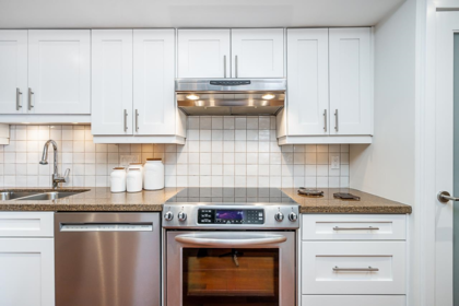 704 1450 Pennyfarthing Drive, Vancouver, BC, Vancouver — Apartment/Condo for sale