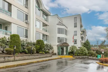 205 33030 George Ferguson Way, Abbotsford, BC, Abbotsford — Apartment/Condo for sale