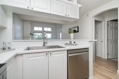 402 5600 Andrews Road, Richmond, BC, Richmond — Apartment/Condo for sale