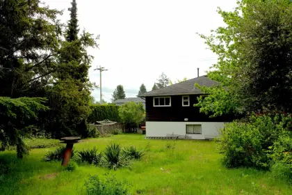 884 E 16th Street, North Vancouver, BC, North vancouver — Single Family Residence for sale