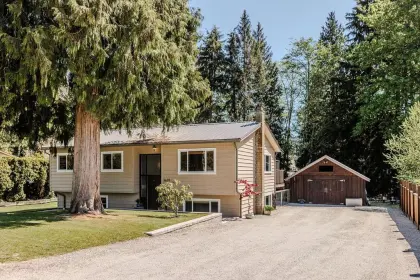 5620 Wakefield Road, Sechelt, BC, Sechelt — Single Family Residence for sale