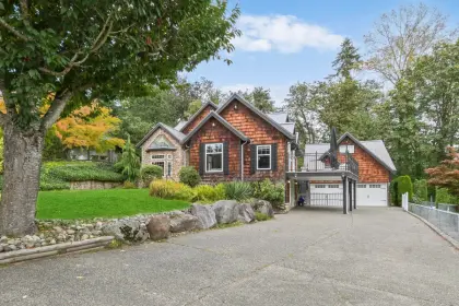 16095 77 Avenue, Surrey, BC, Surrey — Single Family Residence for sale