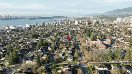 420 Lyon Place, North Vancouver, BC, North vancouver — Single Family Residence for sale