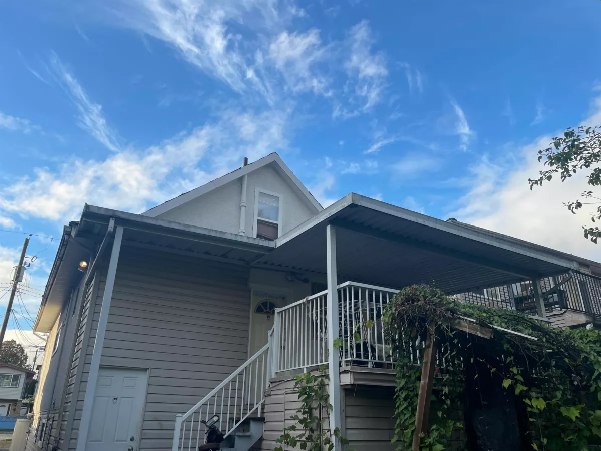 Kitchen Island Photo of 4904 Rupert Street, Vancouver, BC