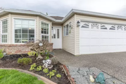 25 8500 Young Road, Chilliwack, BC, Chilliwack — Single Family Residence for sale