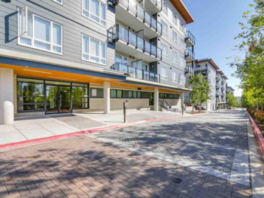 212 13919 Fraser Highway, Surrey, BC, Surrey — Apartment/Condo for sale