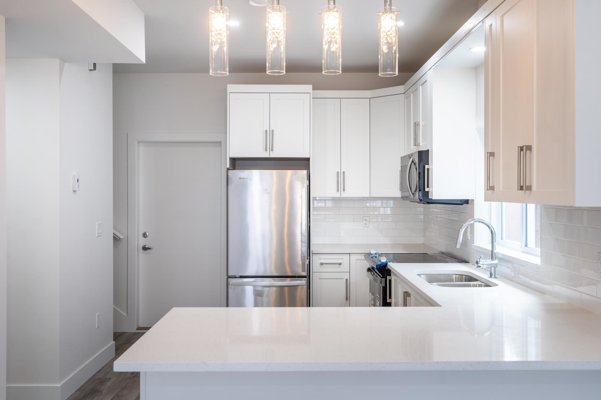 Kitchen Island Photo of 23 750 Hot Springs Road, Harrison Hot Springs, BC