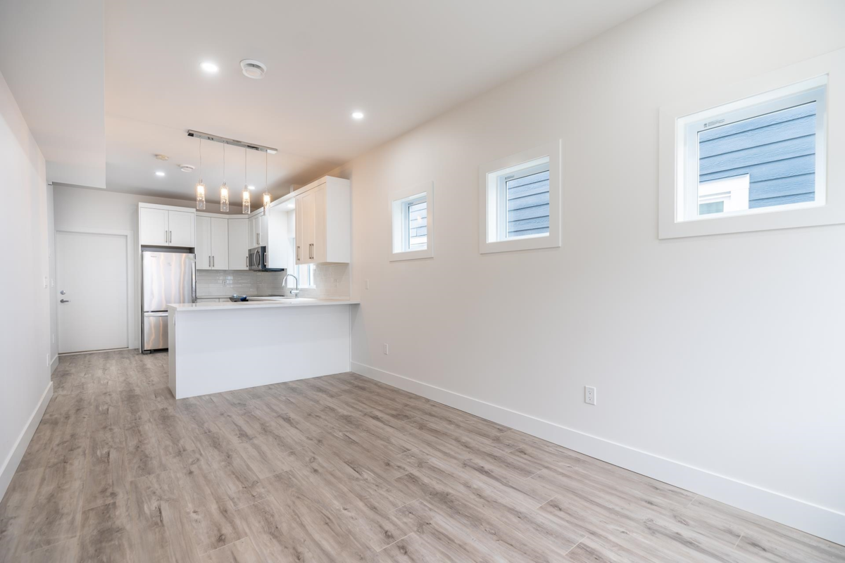 Living Room Photo of 23 750 Hot Springs Road, Harrison Hot Springs, BC