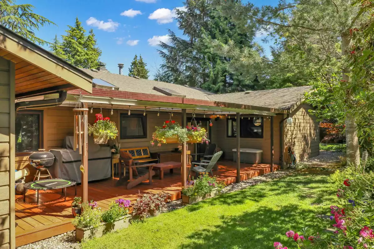 Garage Interior Photo of 567 Tralee Place, Delta, BC