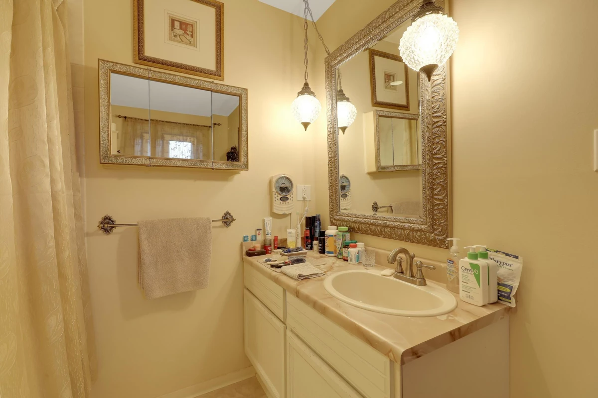 Laundry Room Photo of 567 Tralee Place, Delta, BC