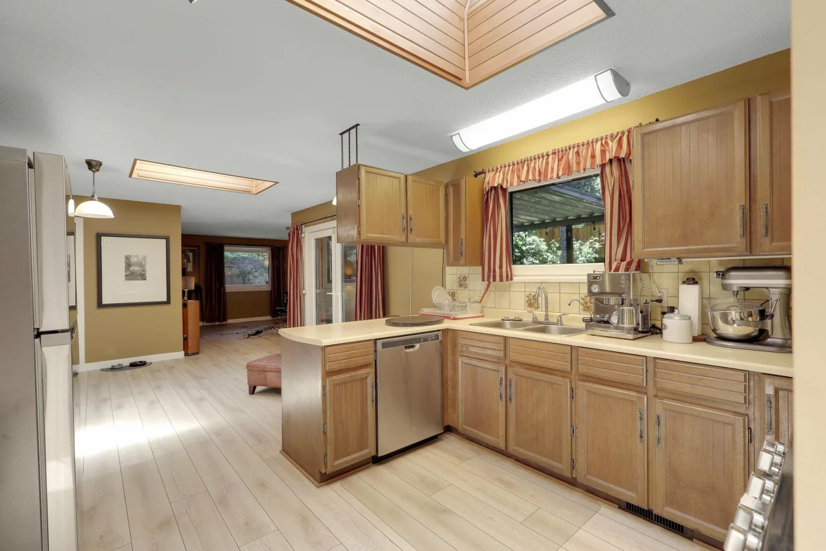 Walk-In Closet Photo of 567 Tralee Place, Delta, BC