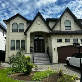 8960 150a Street, Surrey, BC, Whalley — 9 bed single family residence for sale