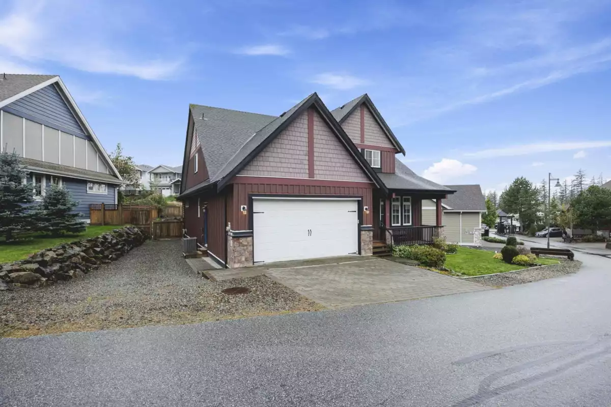 Living Room Photo of 17 1911 Woodside Boulevard, Agassiz, BC