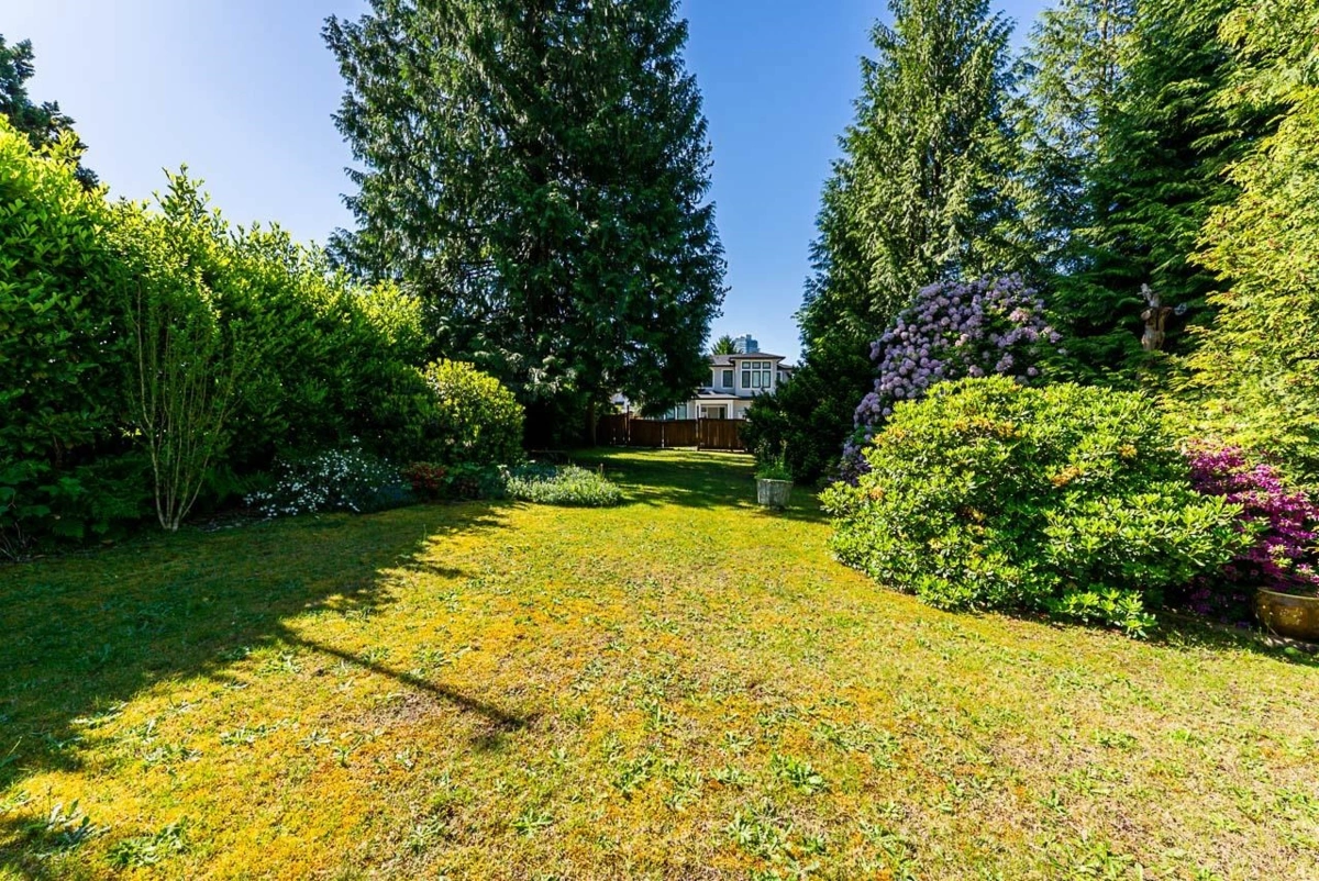 Garden / Landscaping Photo of 614 Chapman Avenue, Coquitlam, BC