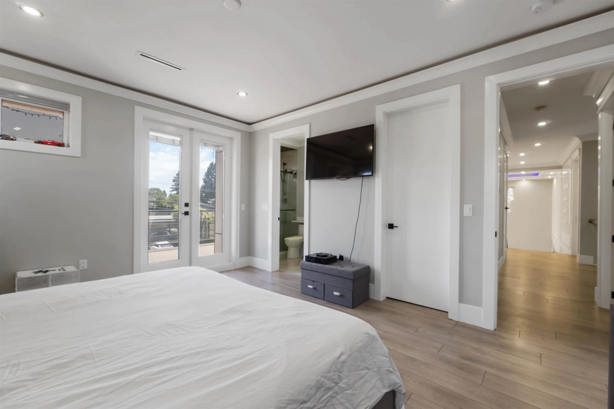 Hallway Photo of 32235 Pineview Avenue, Abbotsford, BC