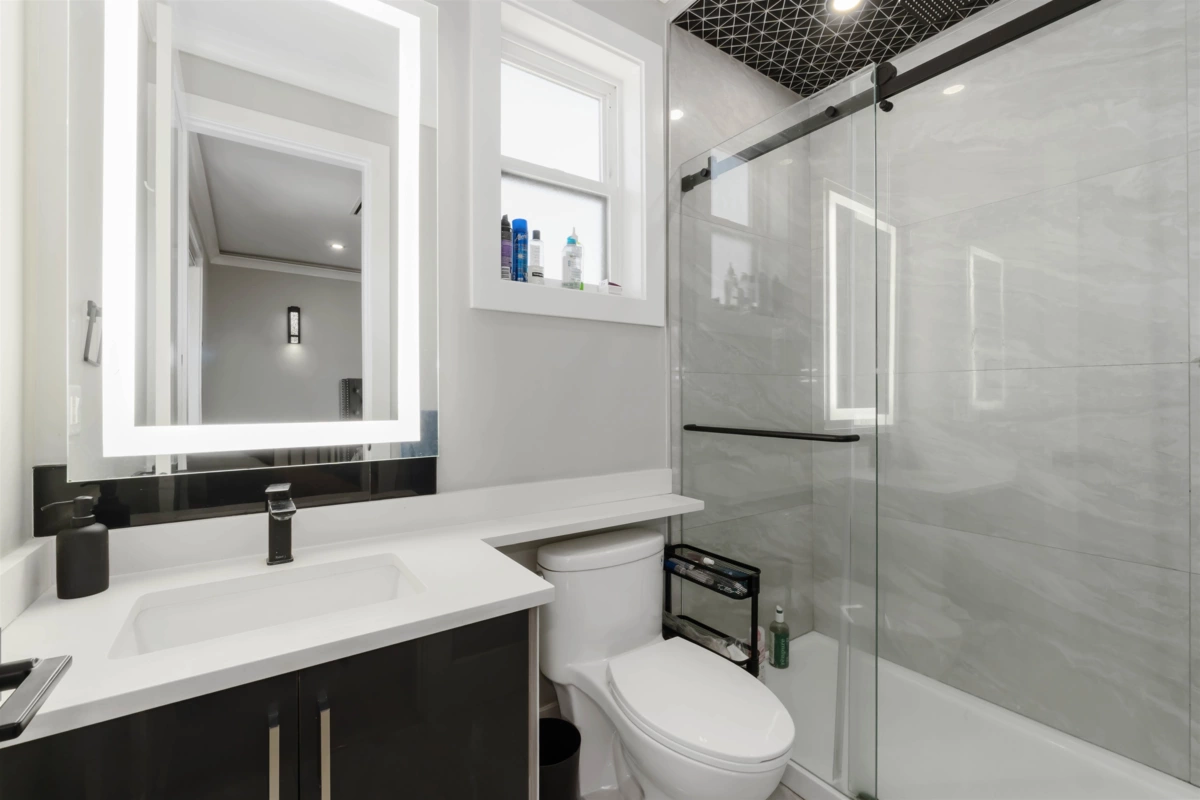 Hot Tub / Spa Photo of 32235 Pineview Avenue, Abbotsford, BC