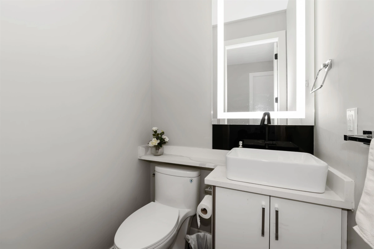 Swimming Pool Photo of 32235 Pineview Avenue, Abbotsford, BC