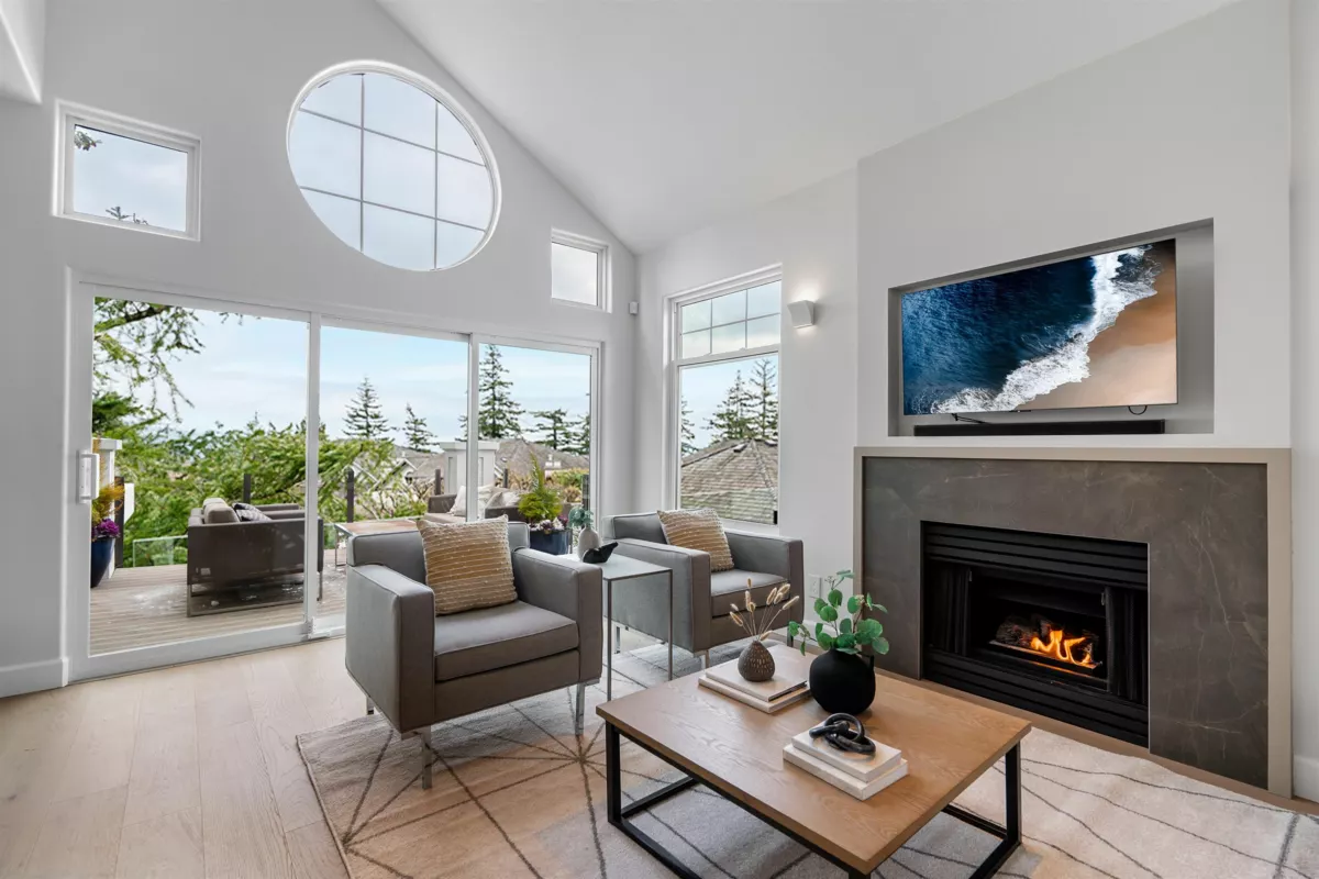 Breakfast Nook Photo of 10 5130 Ashfeild Road, West Vancouver, BC